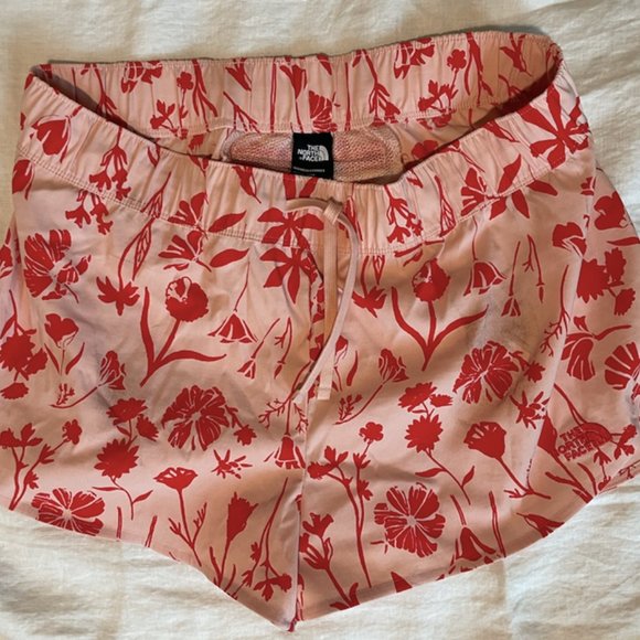 The North Face Class V Mini Short in Evening Sand Pink Floral - Picture 2 of 2